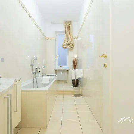 Center |2br| A/c |wi Fi By Tilo *