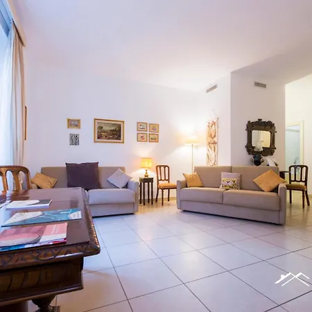Center |2br| A/c |wi Fi By Tilo *