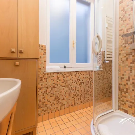 Center |2br| A/c |wi Fi By Tilo 아파트
