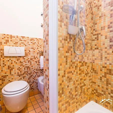 Center |2br| A/c |wi Fi By Tilo 아파트 *